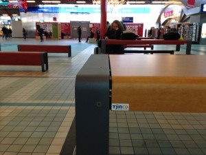 Miramondo Picknicktische im Utrechter Hauptbahnhof